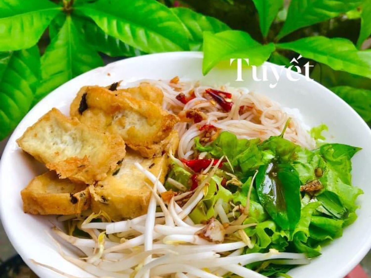 Bún đậu hủ chiên ăn với nước tương đơn giản mà ngon cho những ngày chay