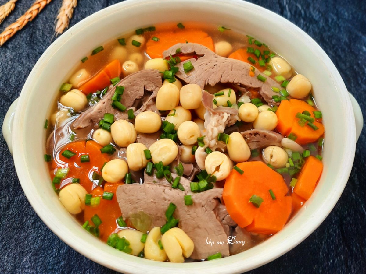 Tim heo hầm hạt sen