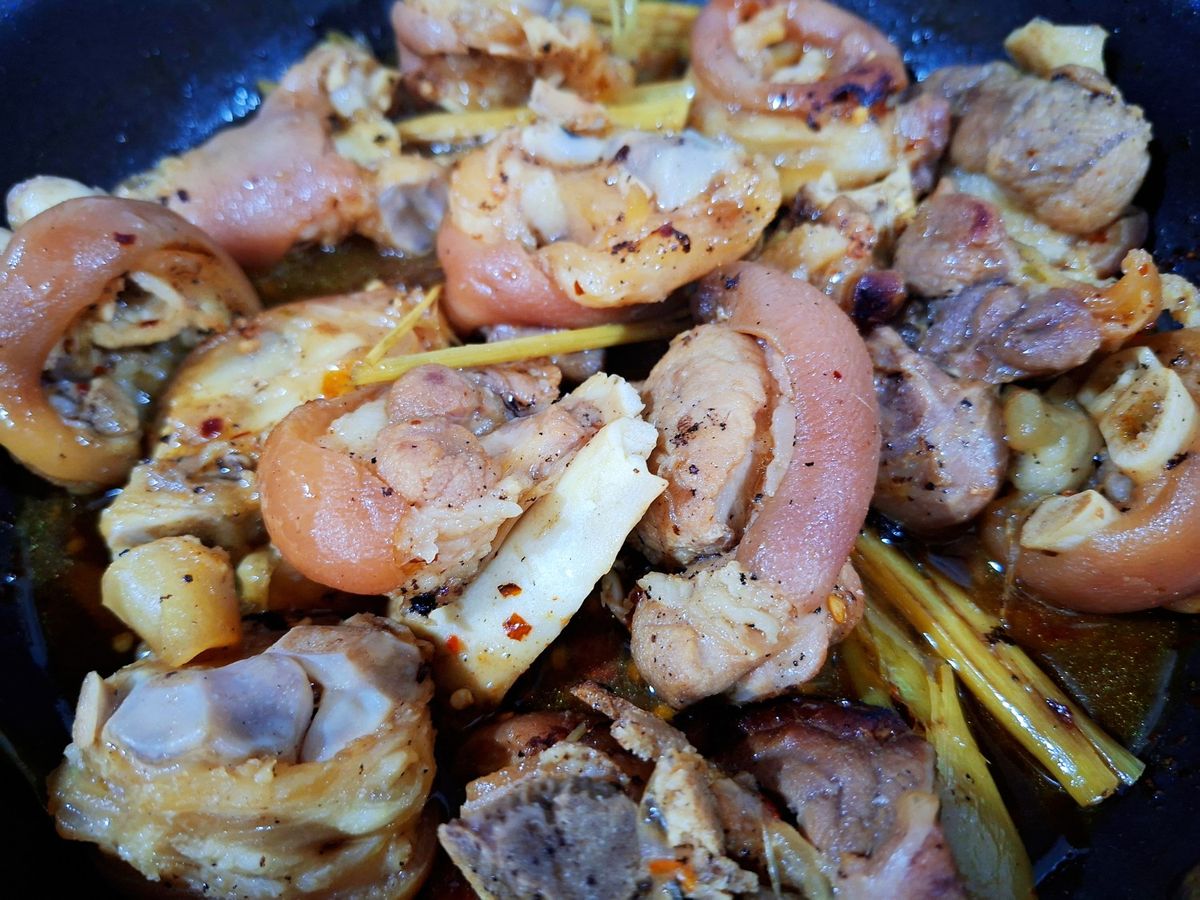 Giò heo kho sả ớt