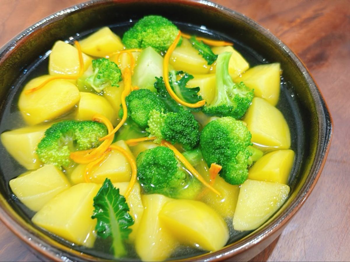 Canh Khoai Tây Bông Cải Xanh và Nấm Hạ Thảo