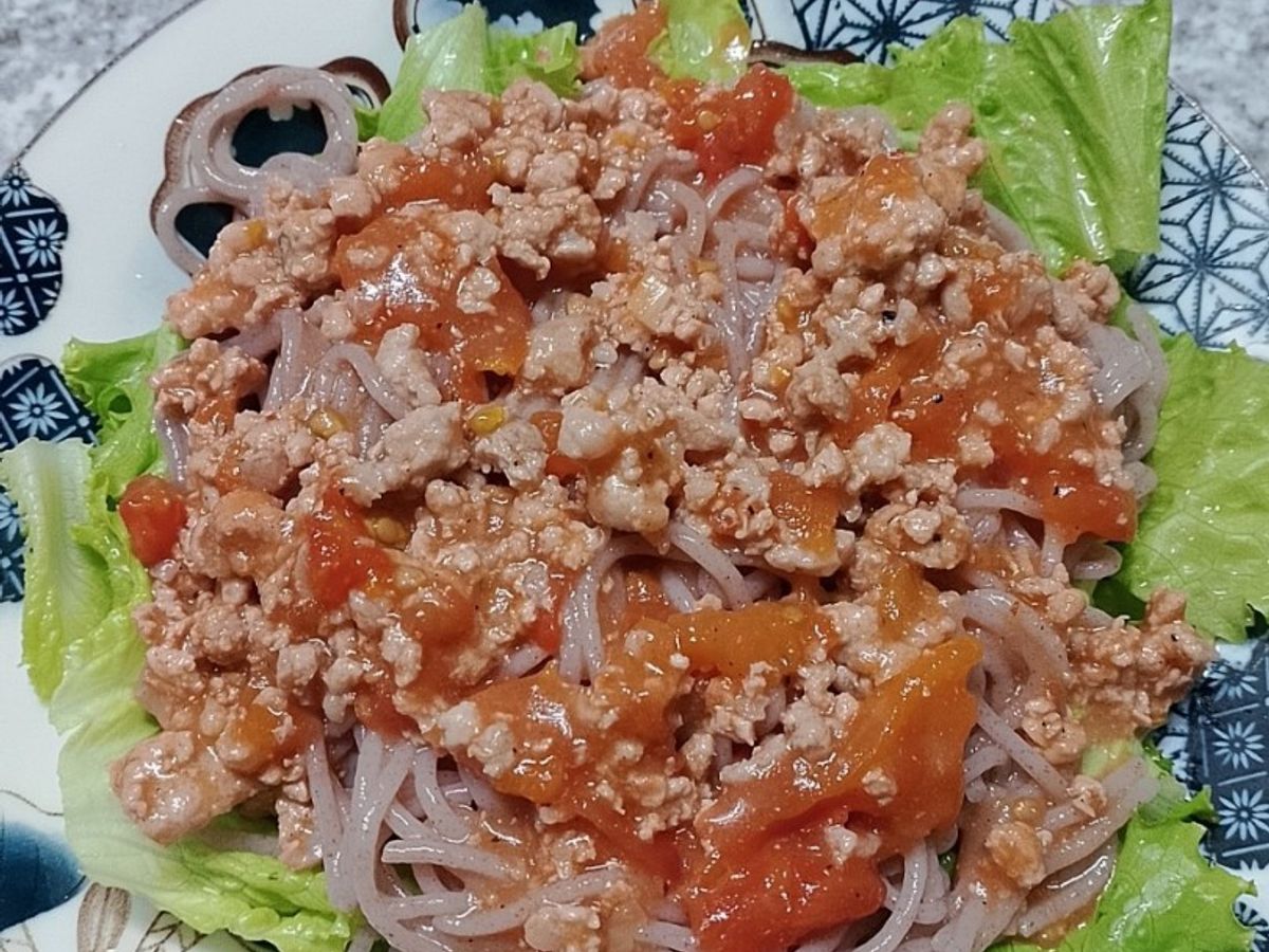 Bún gạo lứt, sốt cà chua thịt bằm