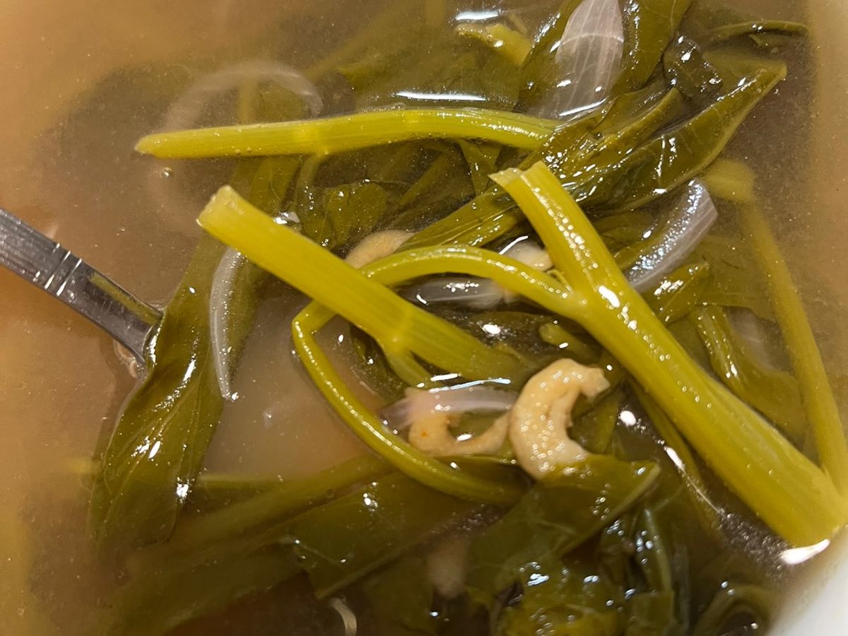 Canh rau muống me