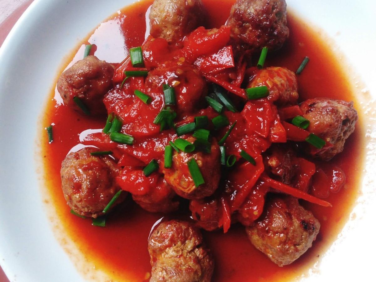 Thịt viên sốt cà