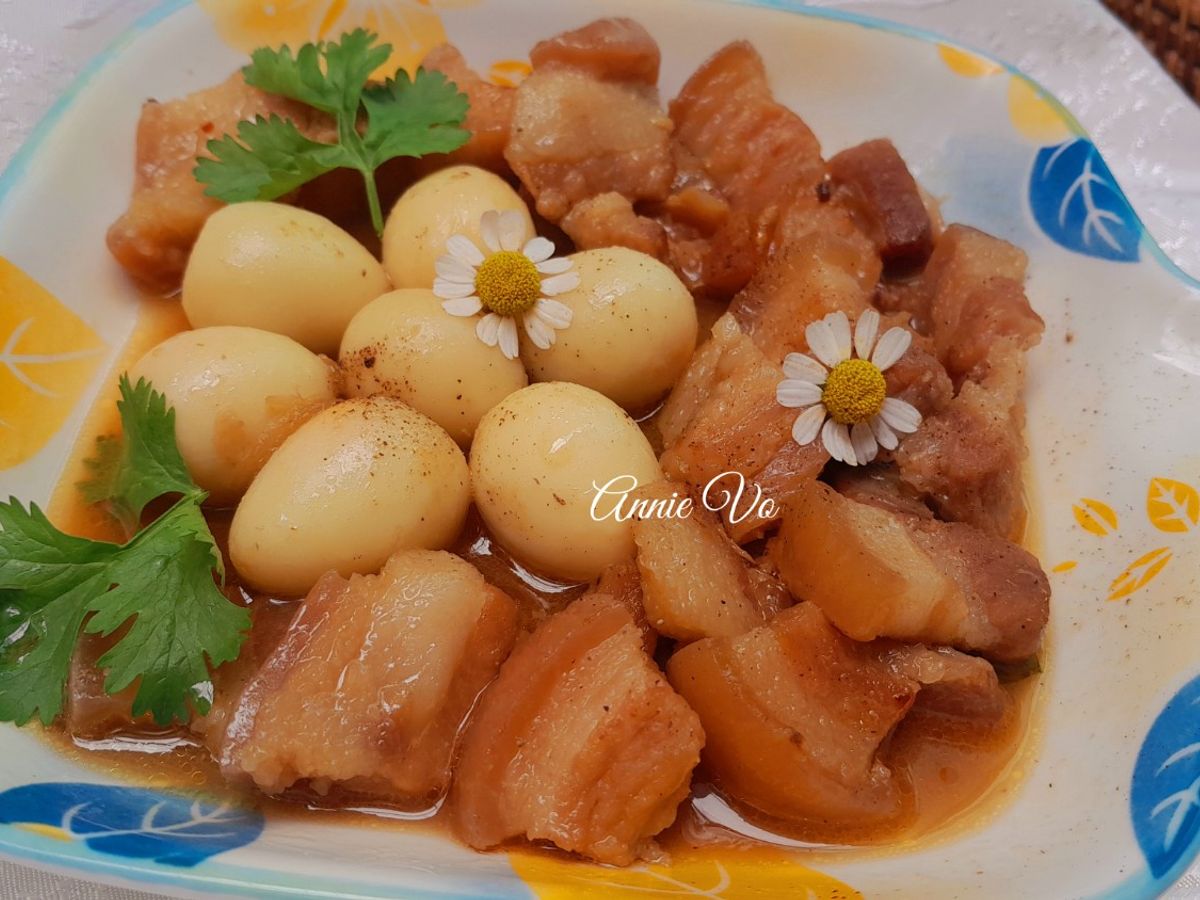 Thịt kho trứng cút