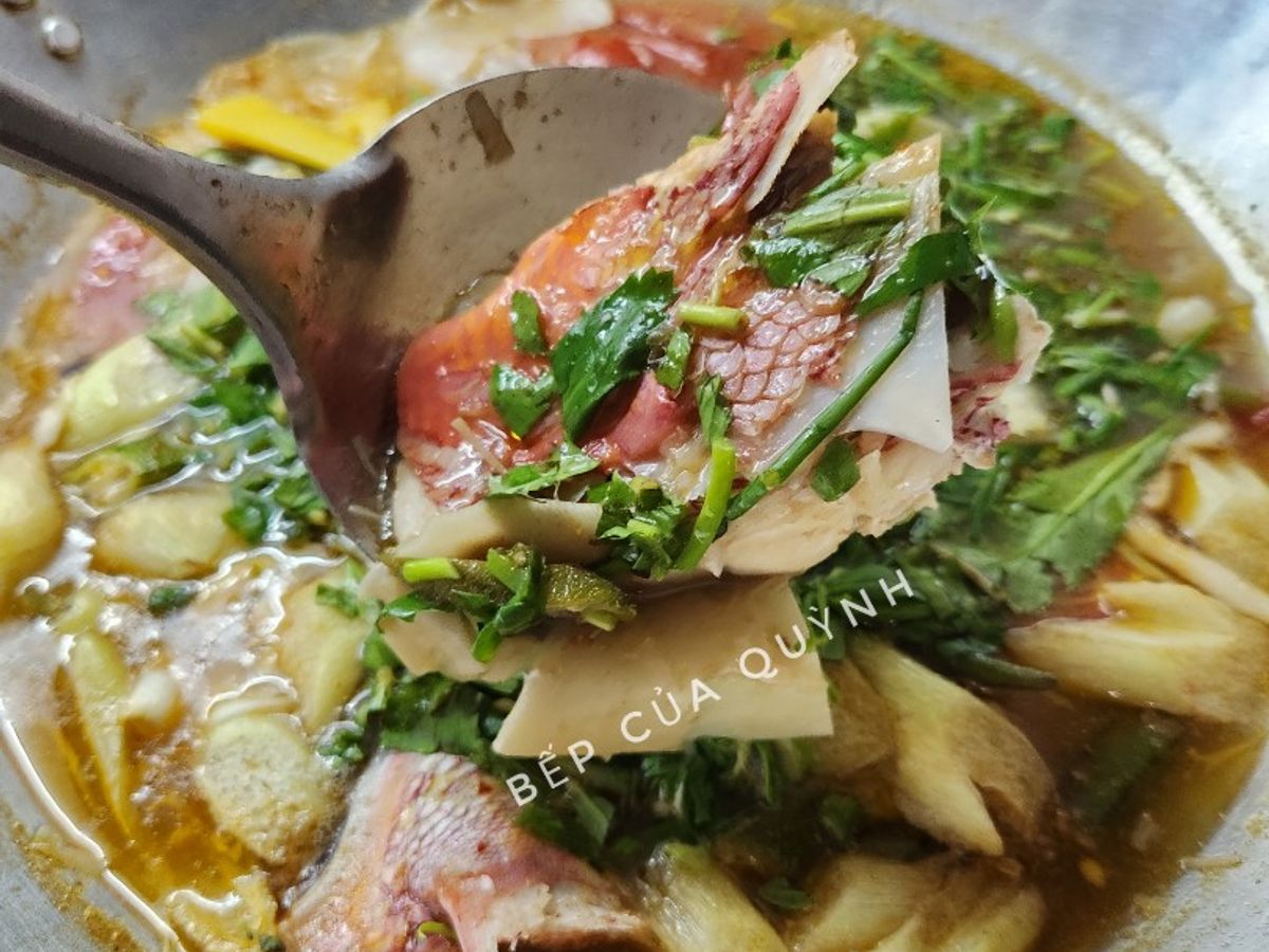 Canh chua đầu cá hồng