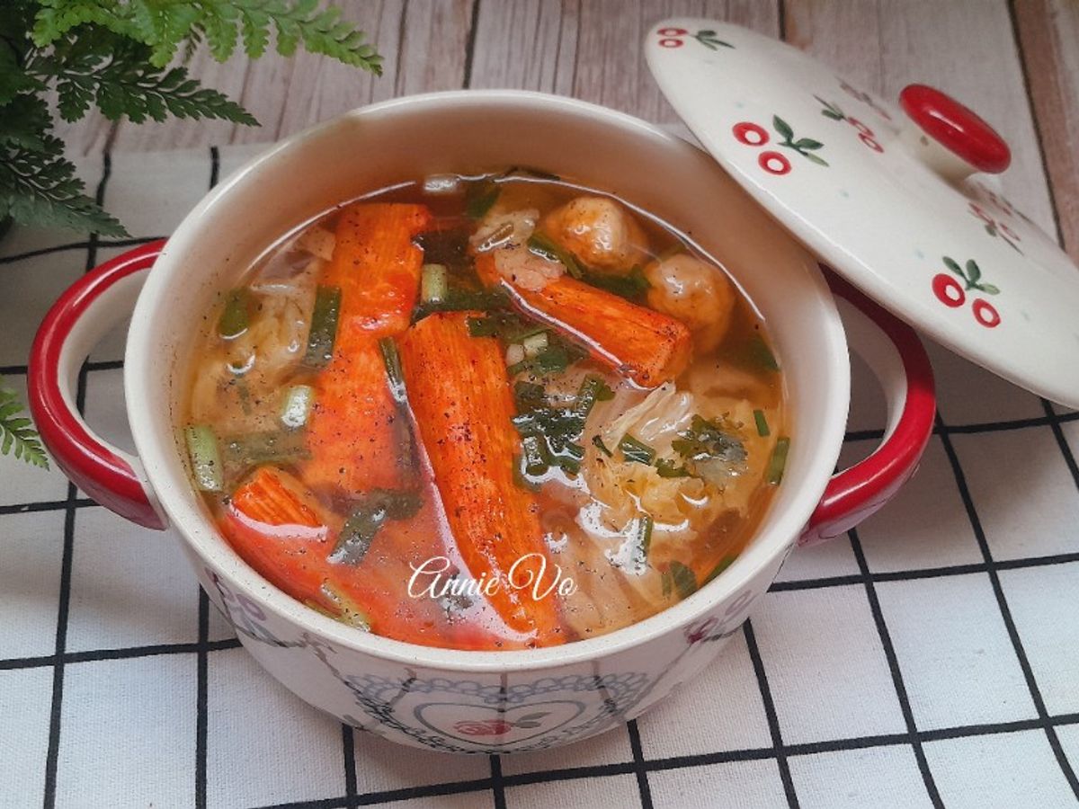 Canh bắp cải thanh cua nấu chua