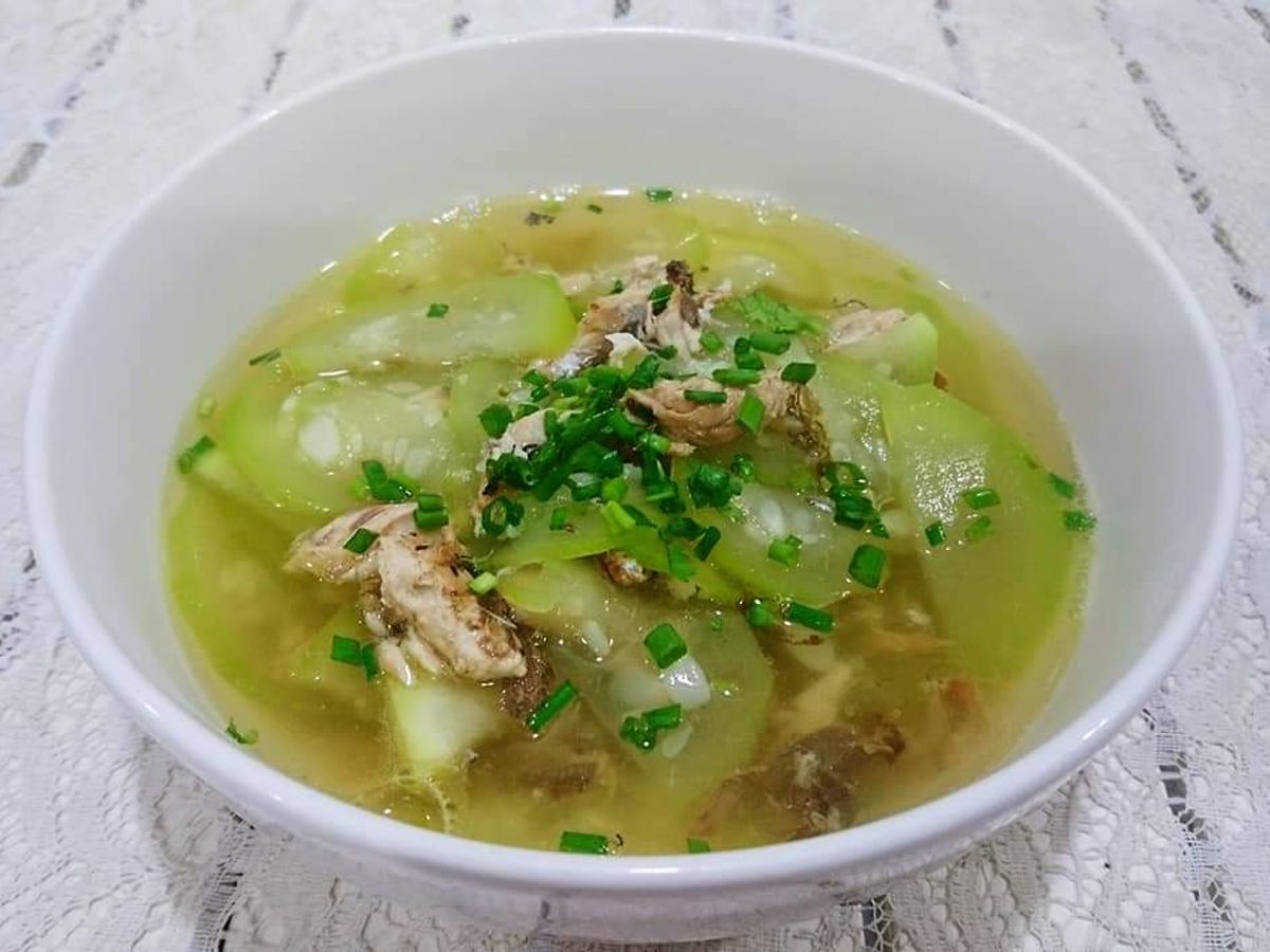 Canh bầu nấu cá nục kho