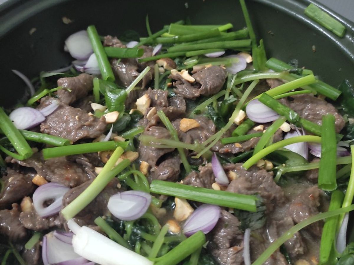 Thịt bò xào rau càng cua: