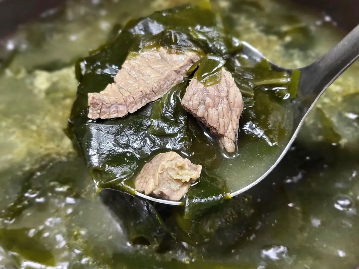 Canh rong biển nấu thịt bò (công thức chuẩn Hàn Quốc)