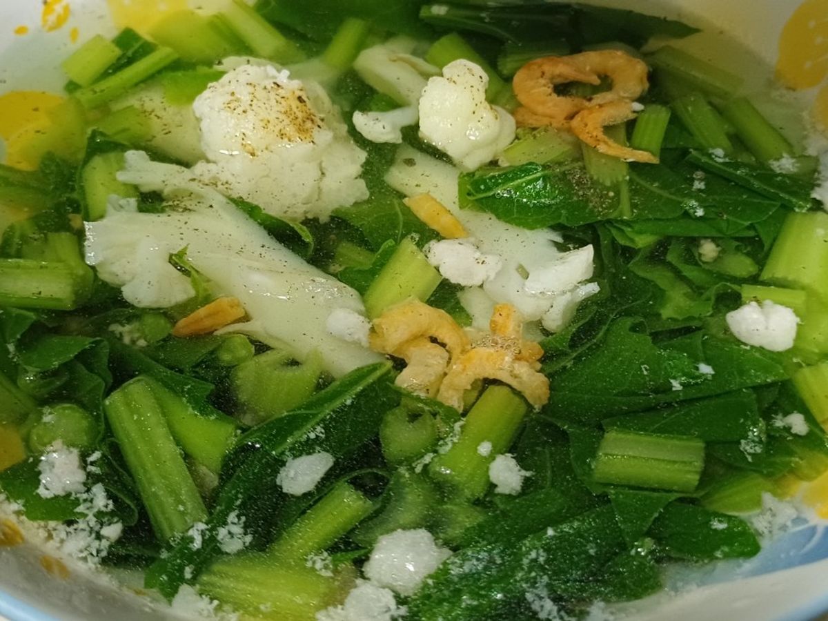 Canh cải ngọt bông cải nấu tôm thịt