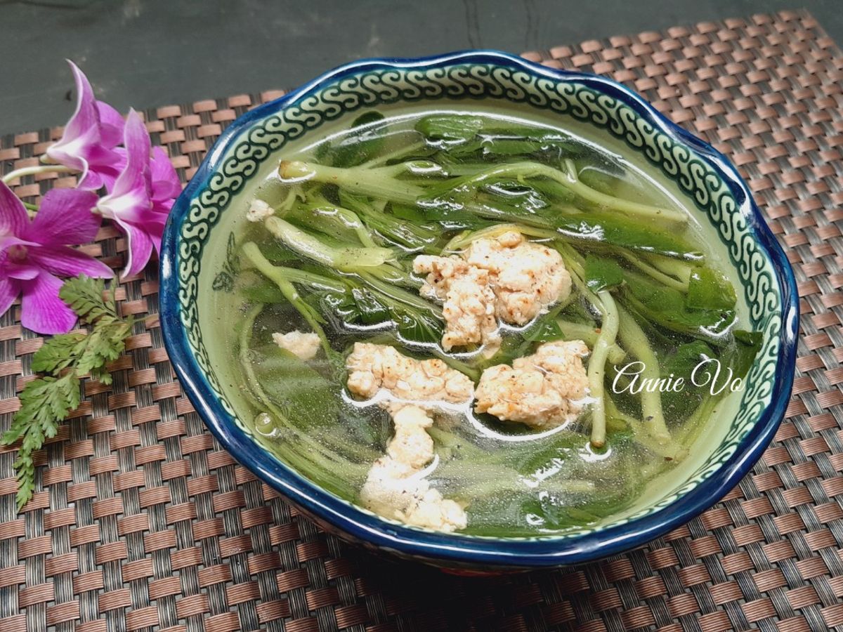 Canh cải thìa con nấu thịt vai xay