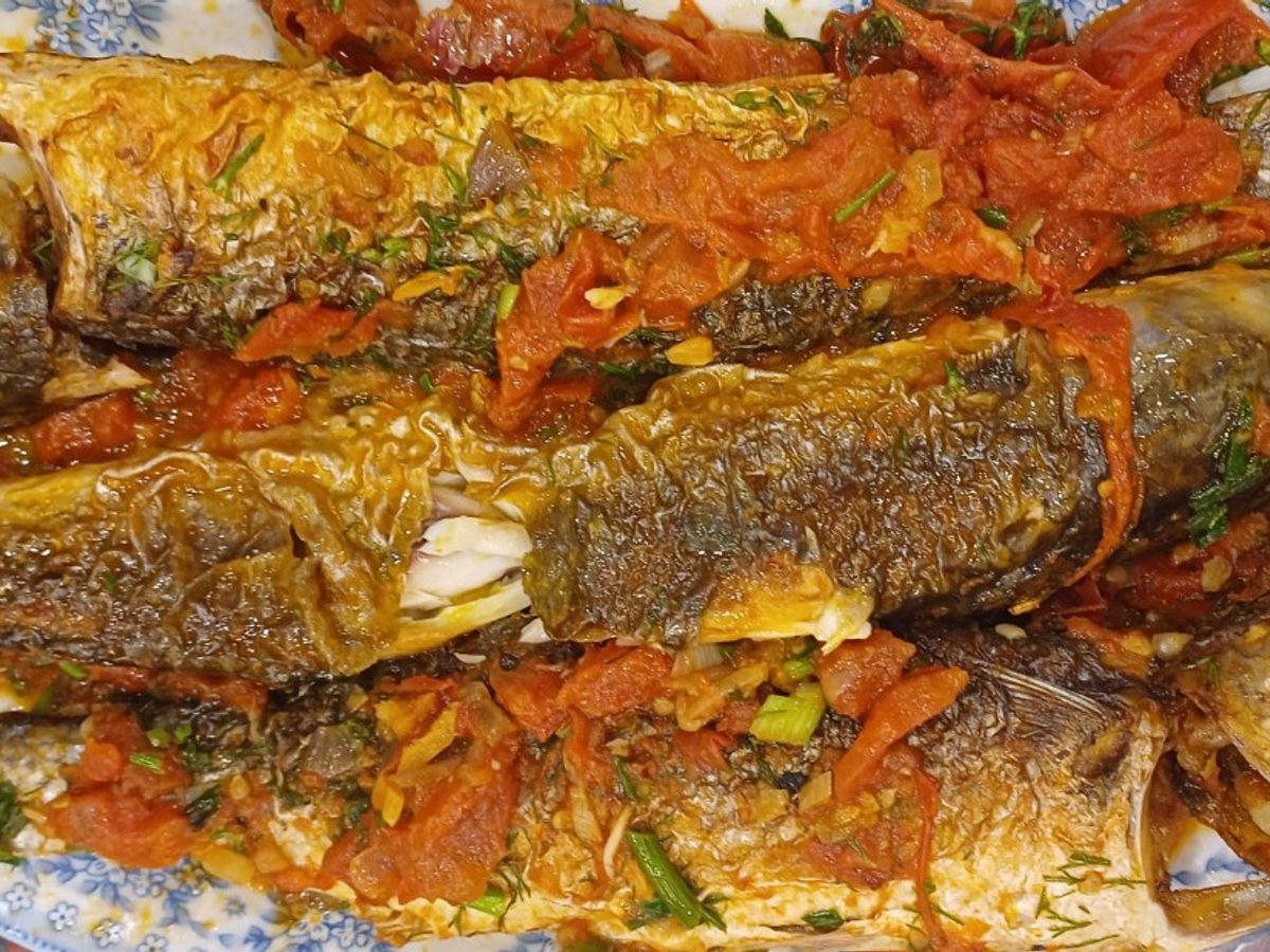 Cá nhòng sốt cà