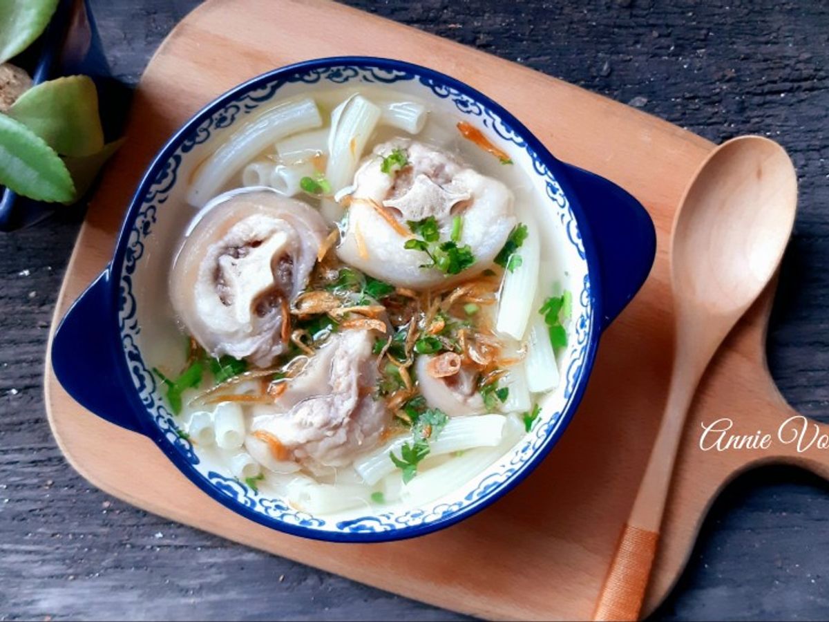 Nui nấu đuôi heo