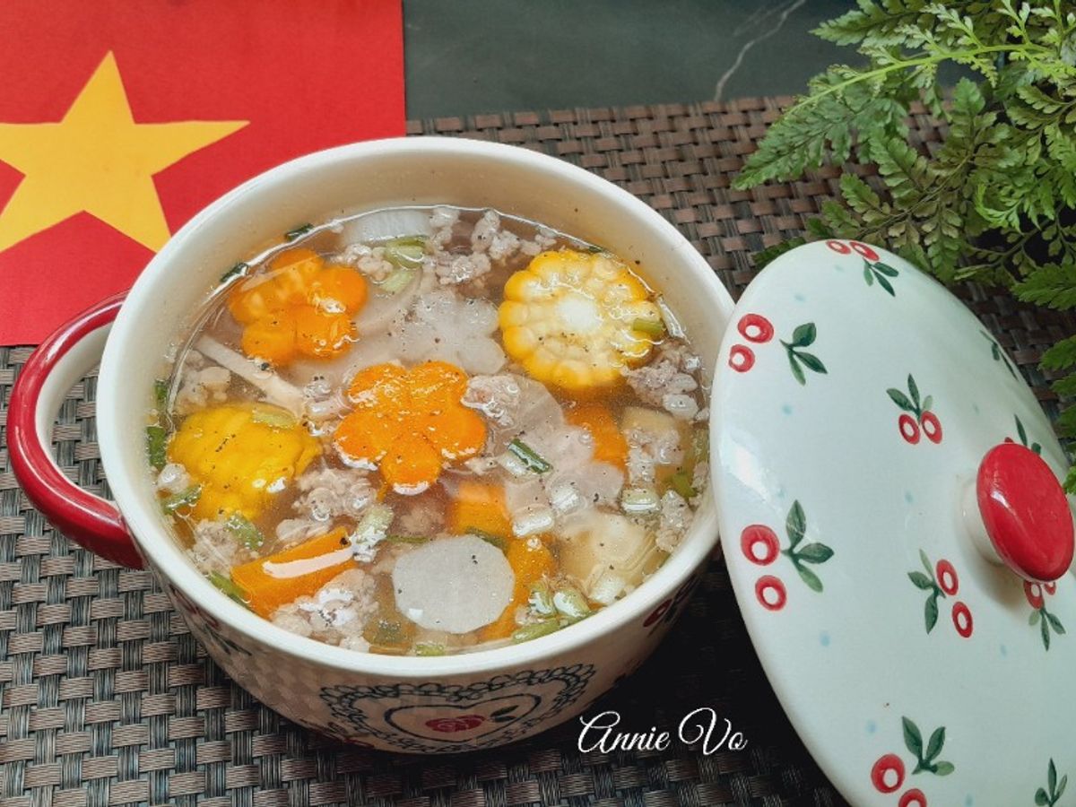Canh rau củ nấu thịt vai xay