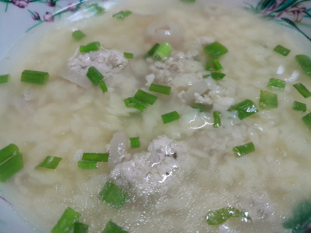 Nui sao nấu thịt viên da heo