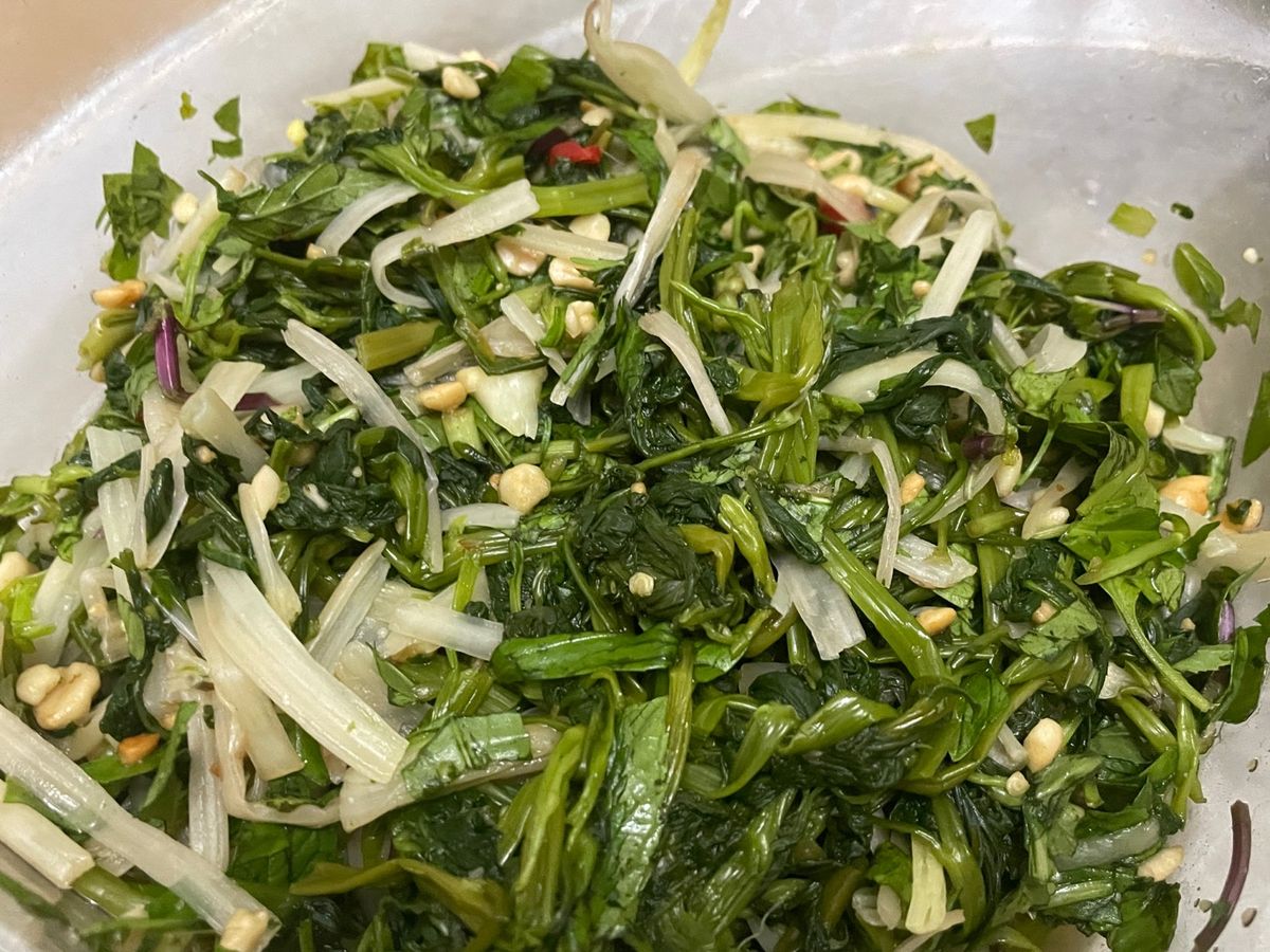 Nộm rau muống và ngó sen
