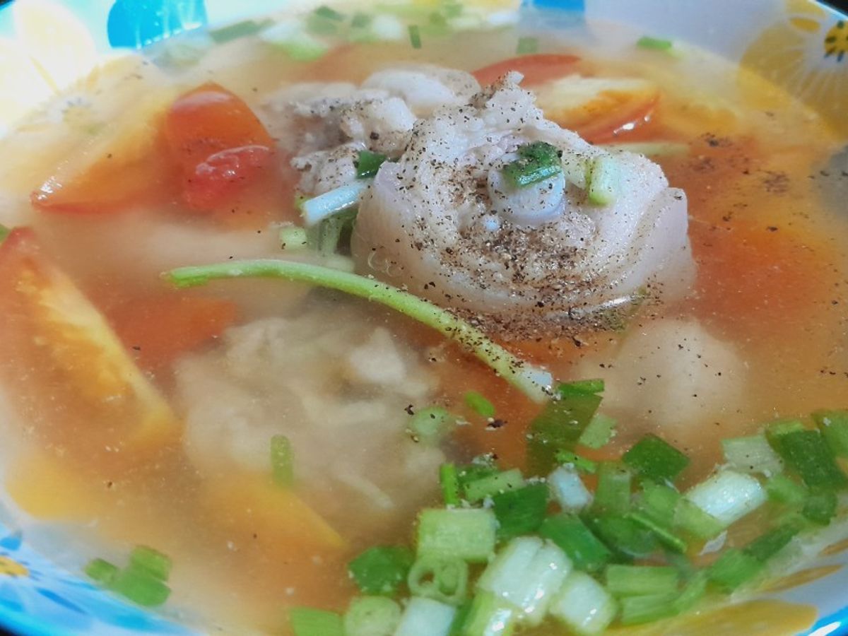 Canh cà chua nấu đuôi heo