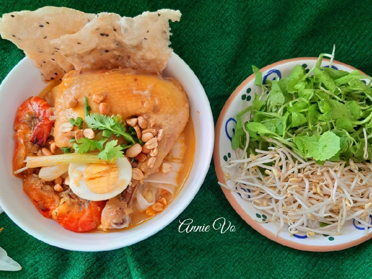 Mì Quảng tôm gà trứng