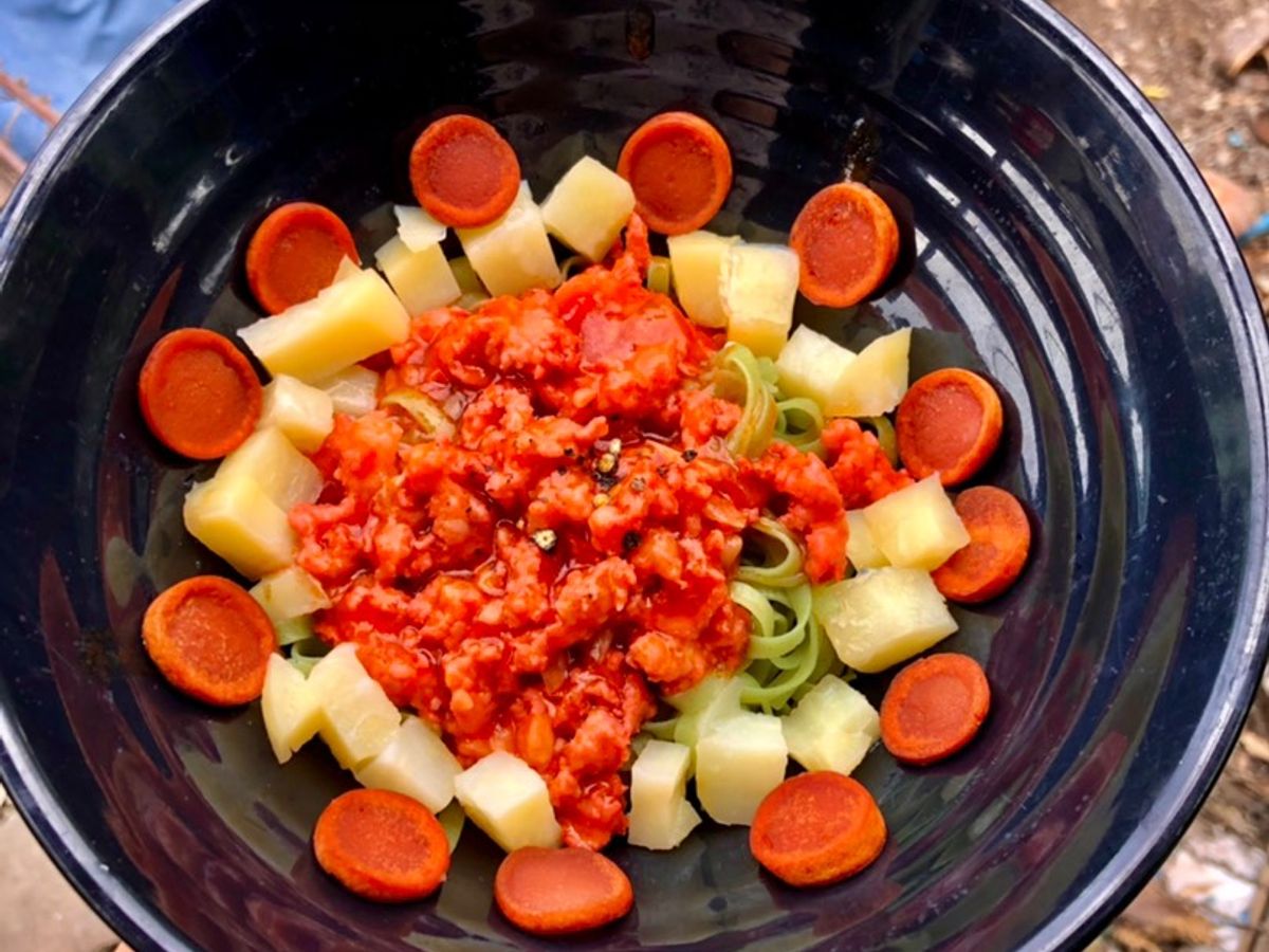 Món healthy: Bún ngải cứu sốt thịt bằm cà chua