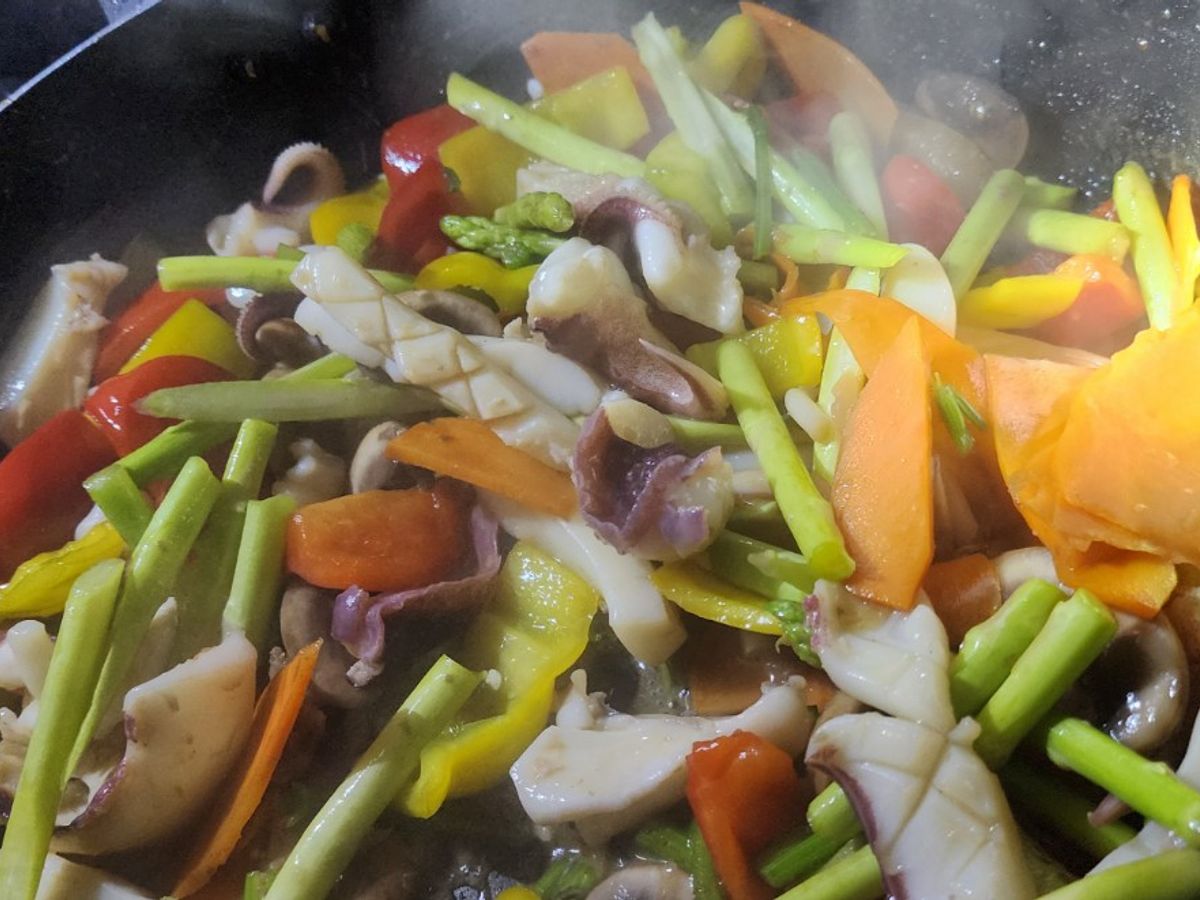 Mực mai xào tam sắc