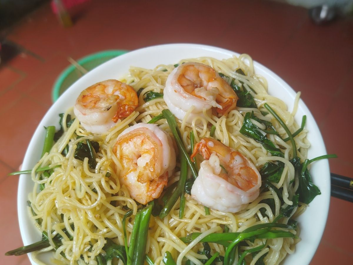 Mì trứng xào tôm nõn
