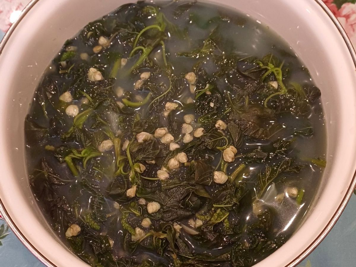 Canh hến rau dền cơm