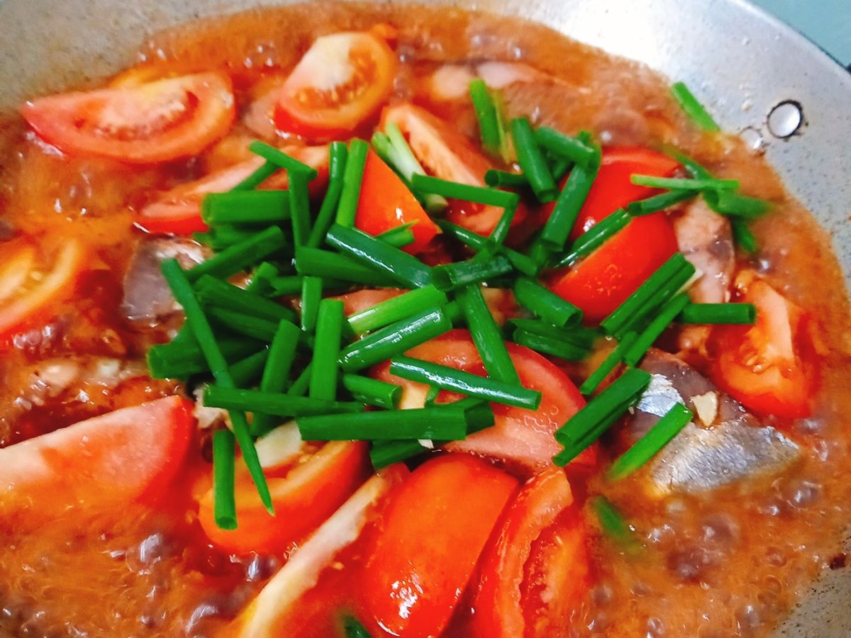 Cá chỉ vàng (cá ngân) kho cà