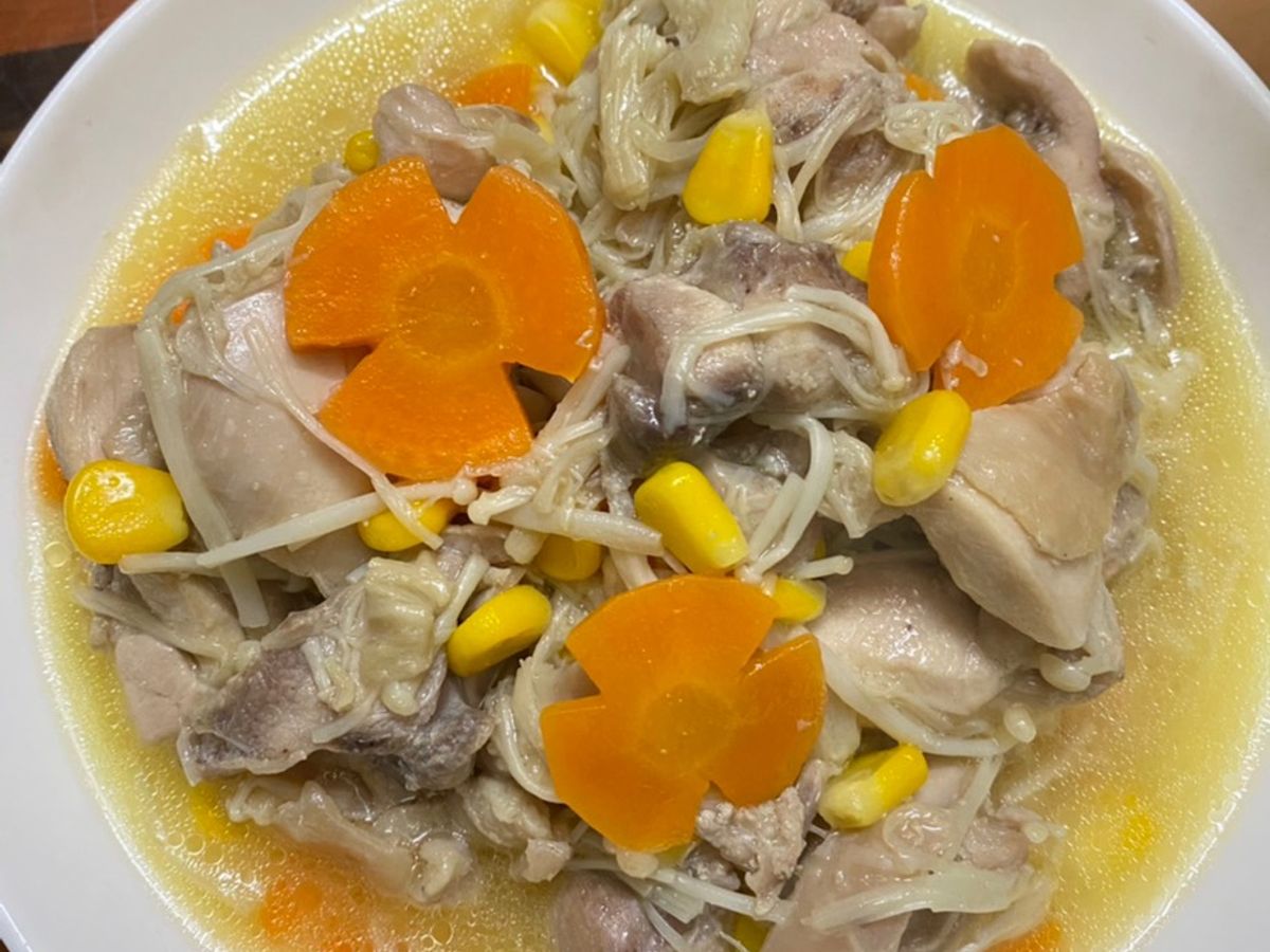 Gà xào nấm kim châm