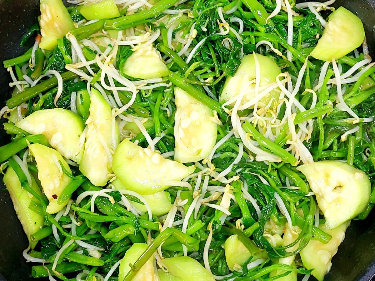 Rau muống xào mướp, giá đỗ