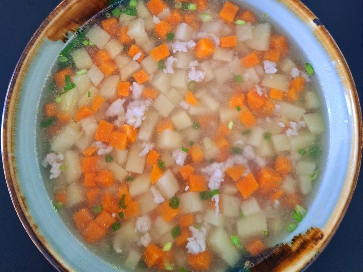 Canh cà rốt,khoai tây nấu thịt bằm