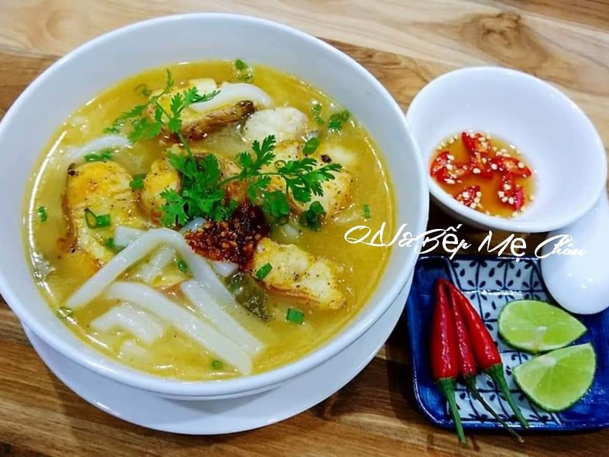 Bánh canh bột gạo nấu cá lóc