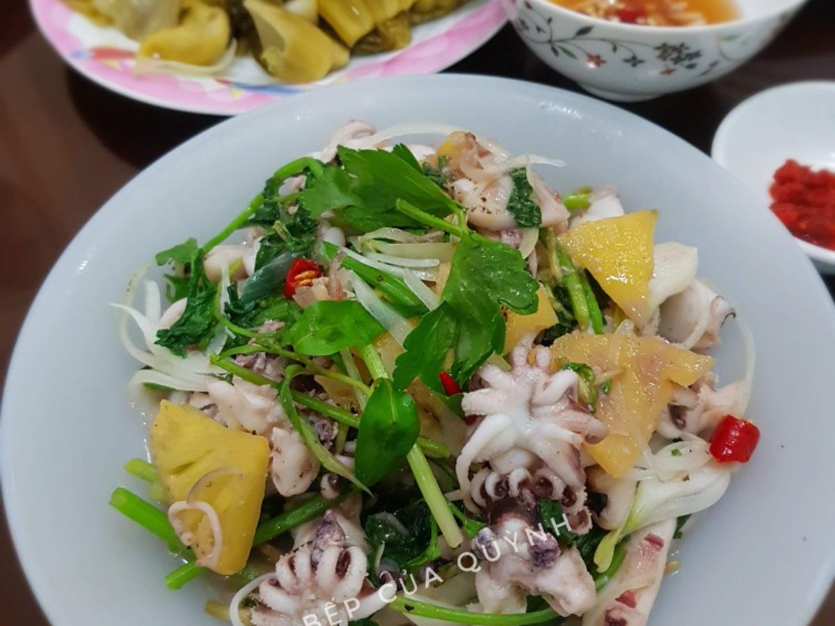 Râu mực nang xào rau cần
