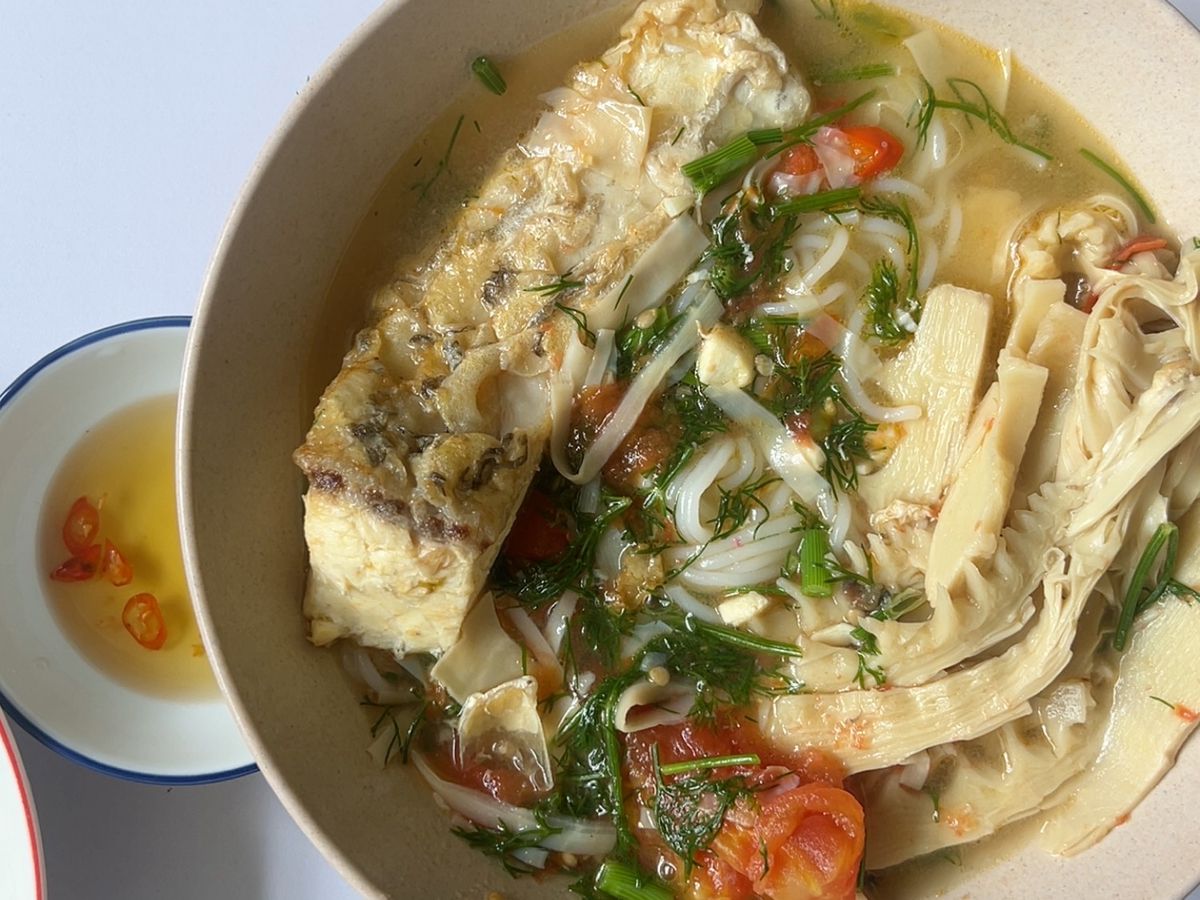 Bún cá trắm nấu măng