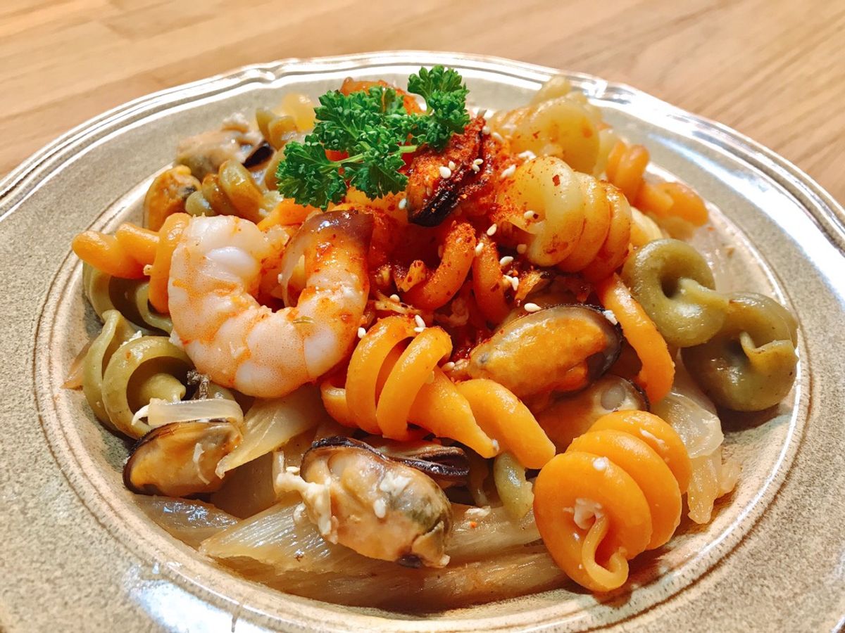 Nui Xoắn Xào Thịt Trai (Vẹm Đen), Tôm & Cọng Cải Trắng