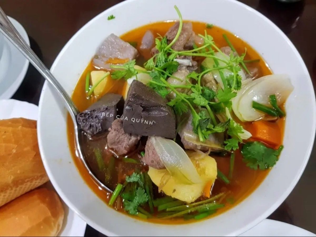 Bò nạm hầm củ quả