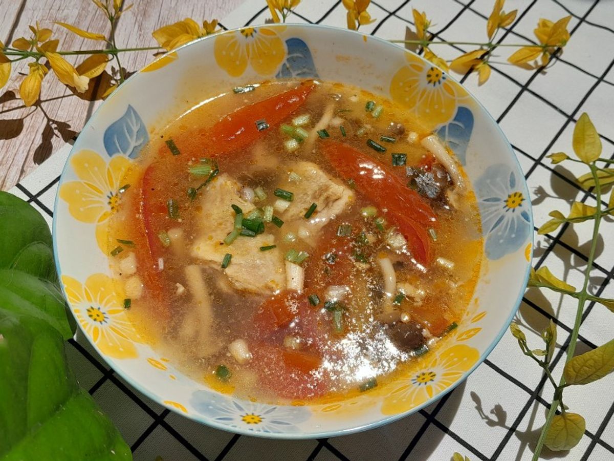 Canh gà nấu cà nấm