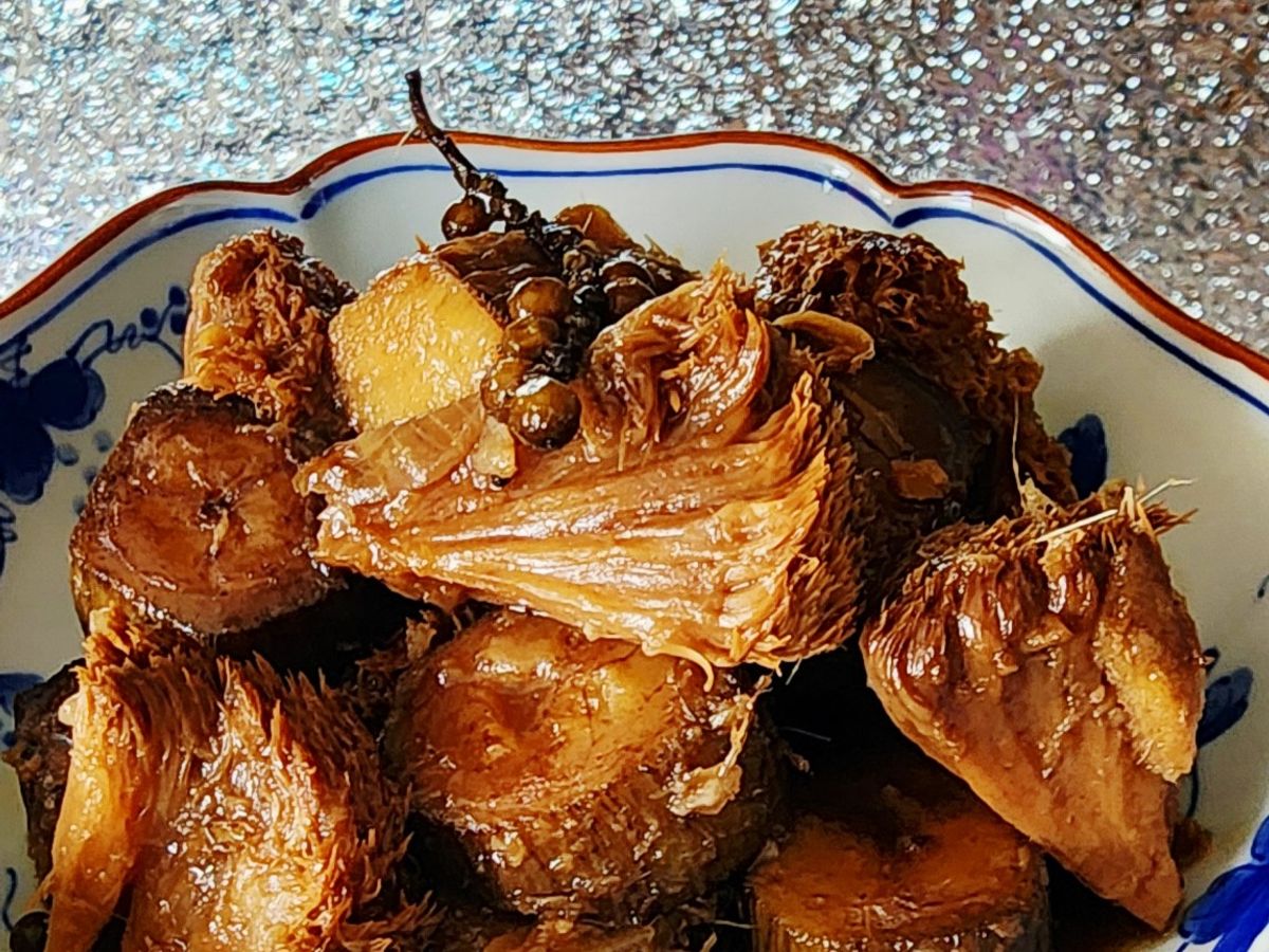 Nấm hầu thủ kho chuối xanh (món chay)