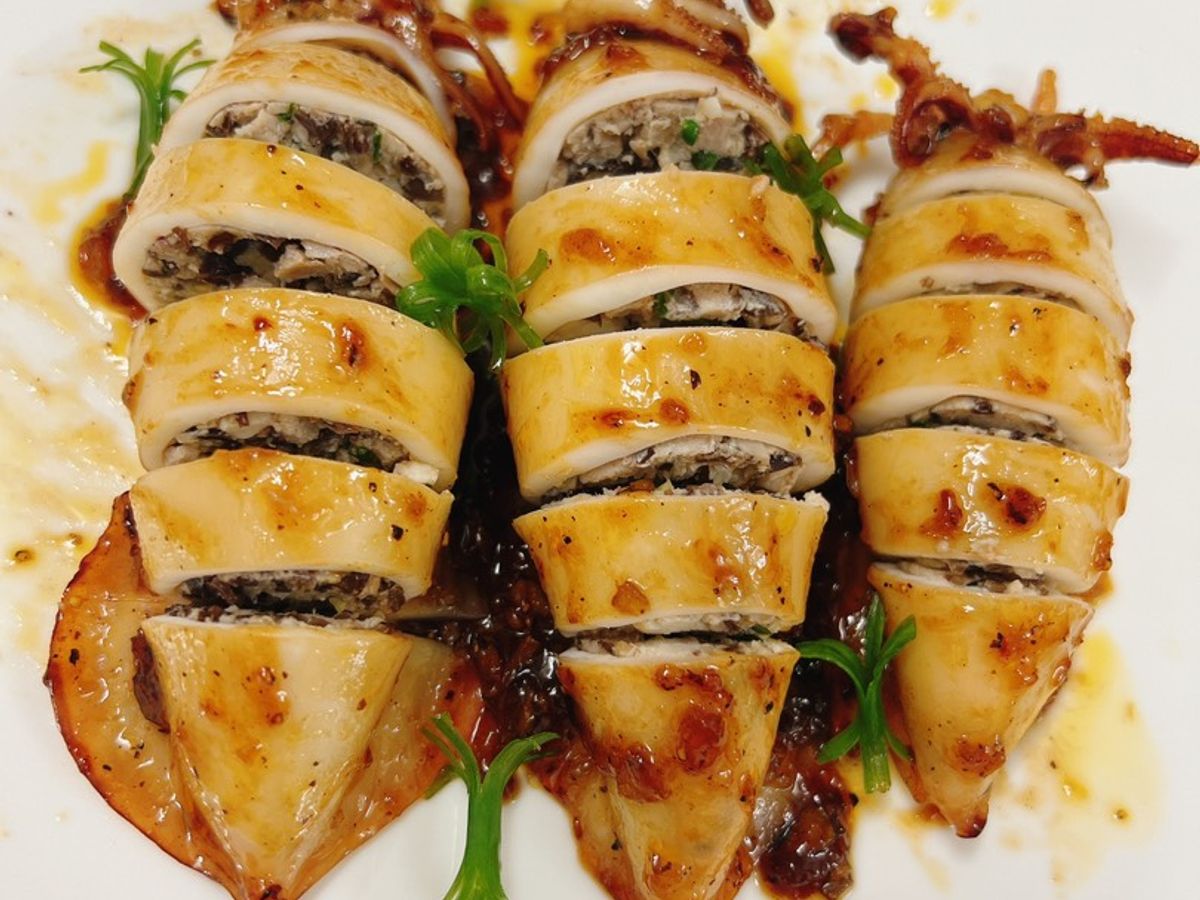 Mực nhồi thịt sốt