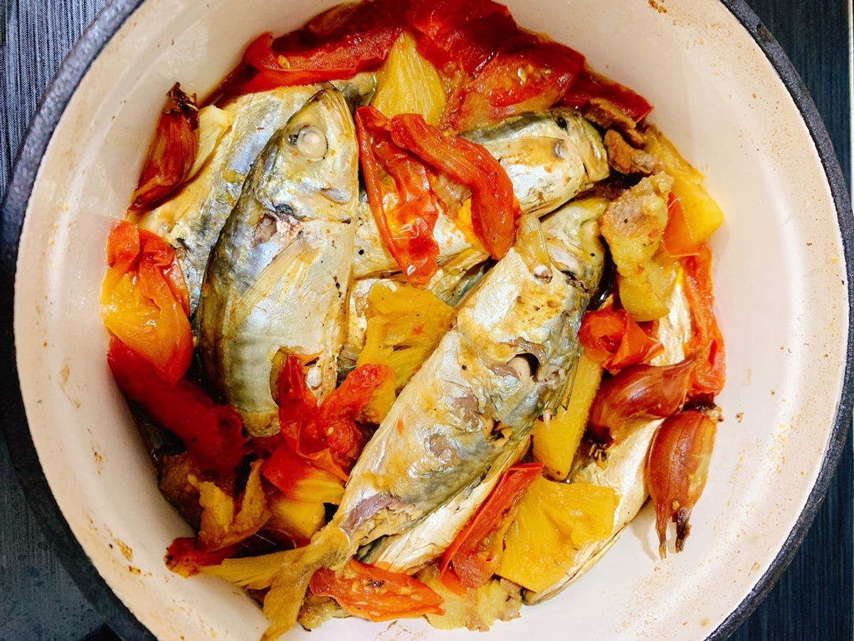 Cá nục kho cà chua dứa
