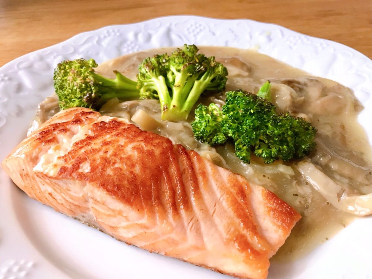 Cá Hồi Áp Chảo Sốt Kem Nấm Fake Healthy