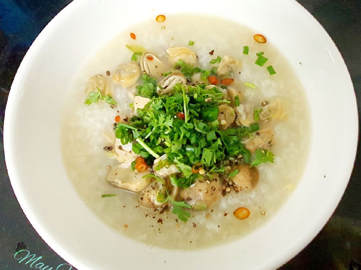 Cháo nghêu nấm rơm 🍲