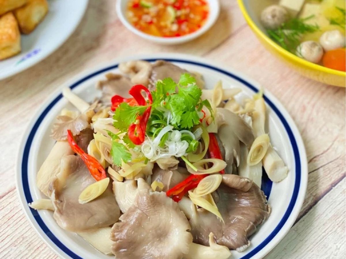 Nấm Bào Ngư Hấp Sả Chấm Mắm Gừng