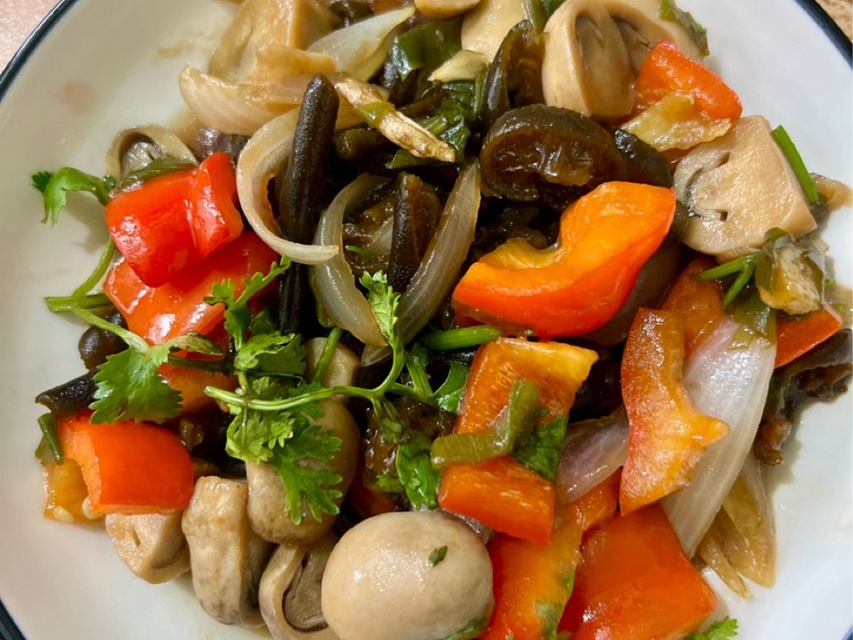 Tảo Chile xào nấm và ớt chuông