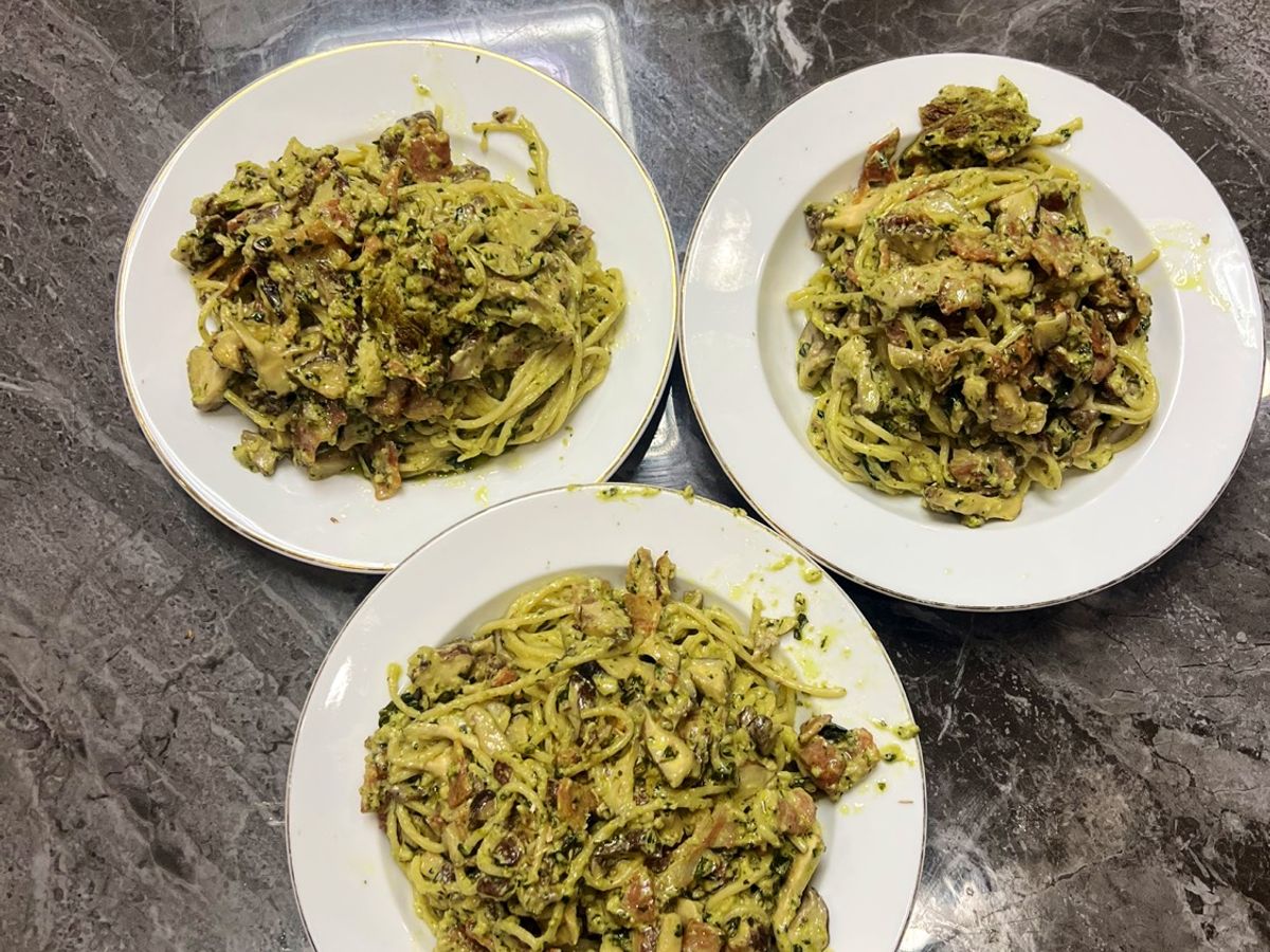 Mì Ý xốt Pesto với Bacon và Nấm Mỡ