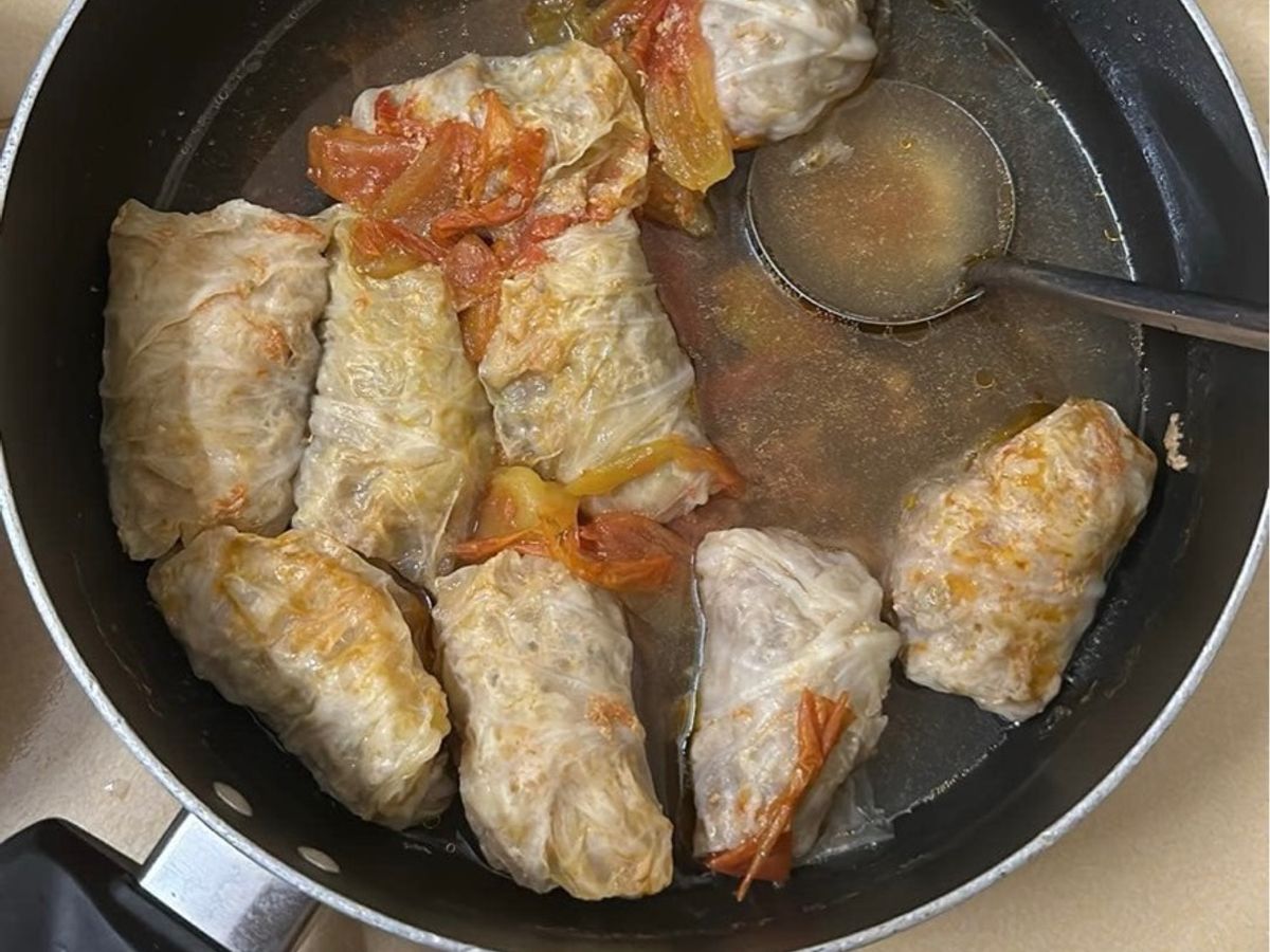 Bắp cải cuộn thịt sốt cà chua
