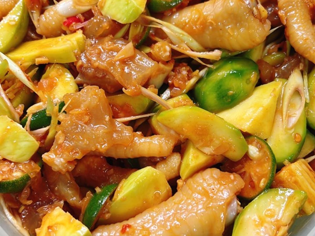 Chân gà, gân bò sốt Thái