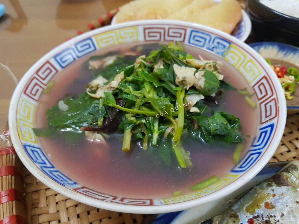 Canh rau tạp tàng nấu nghêu