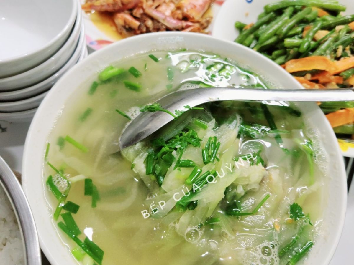 Canh dưa hồng nấu tôm
