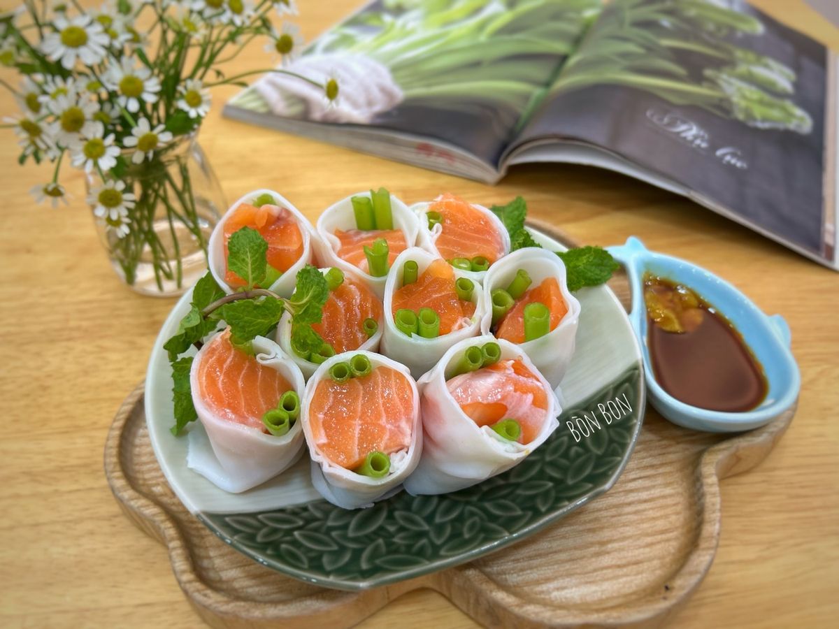 Phở Cuốn Cá Hồi Rau Muống
