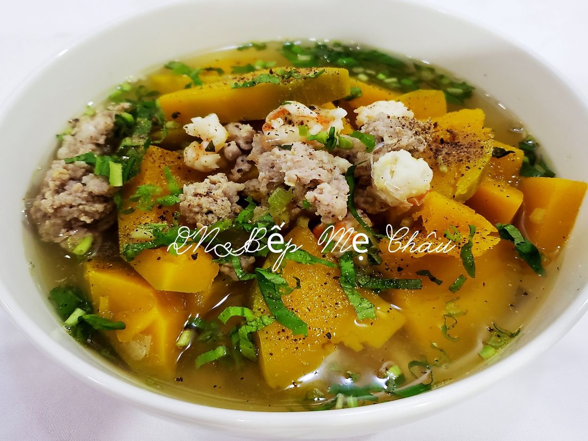 Canh bí đỏ nấu tôm thịt băm